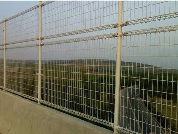  产品供应 装修施工 护栏 其他护栏 > 高速公路护栏网厂/双圈护栏